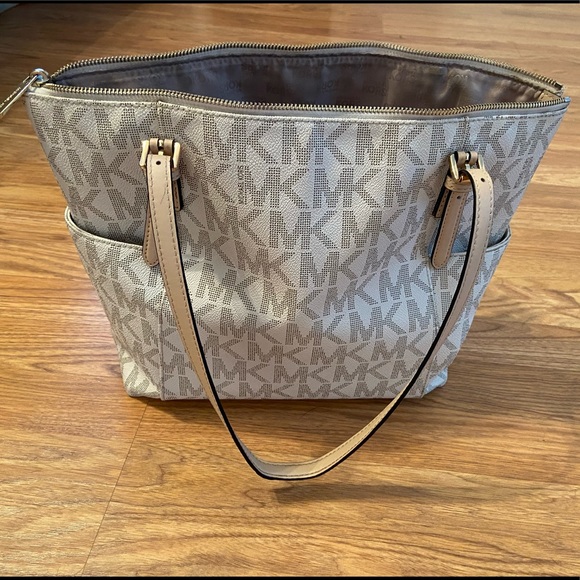 👑 Michael Kors purse white and tan MK logo print - Picture 3 of 6